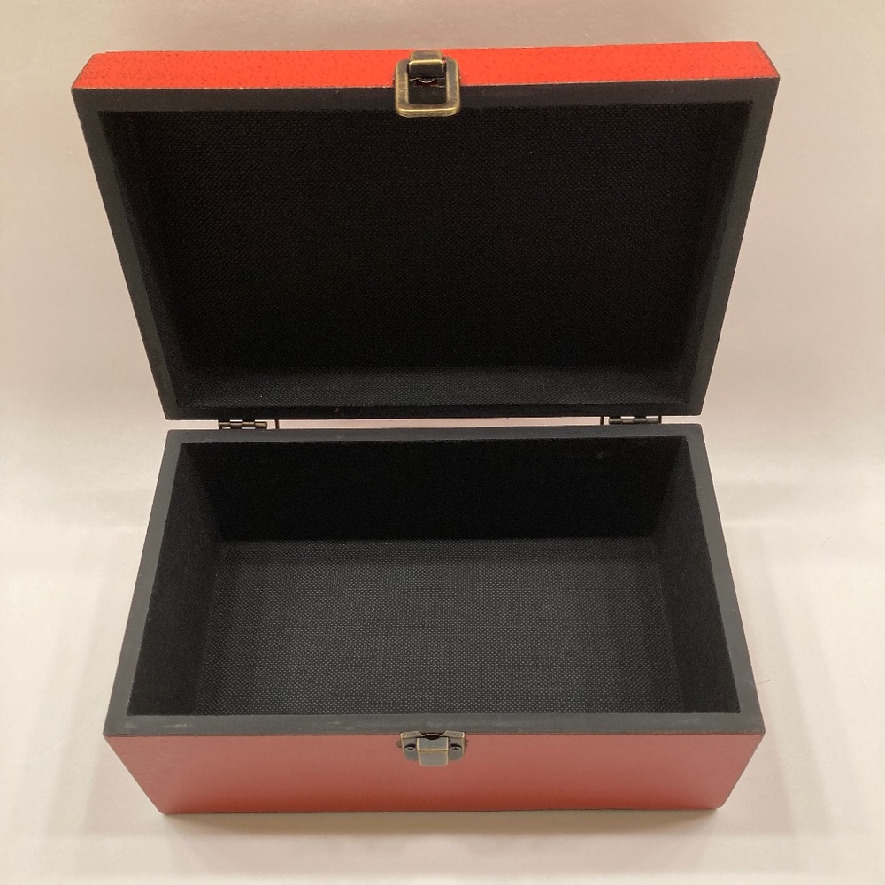 Red  box - Picture 4 of 8
